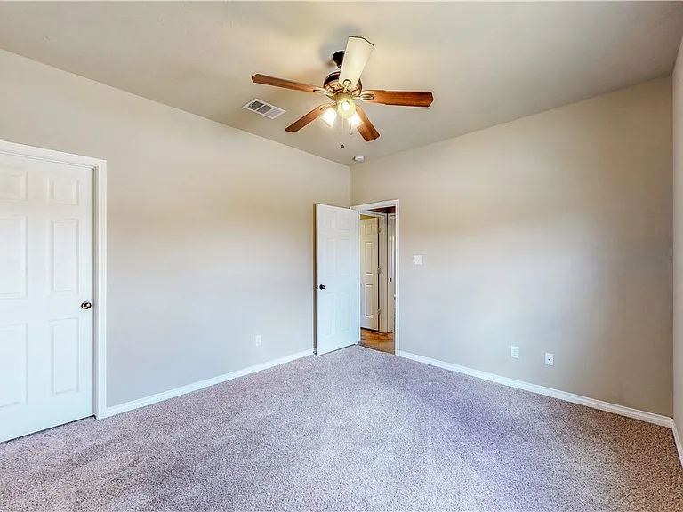3414 Cullen Trl — Photo 10