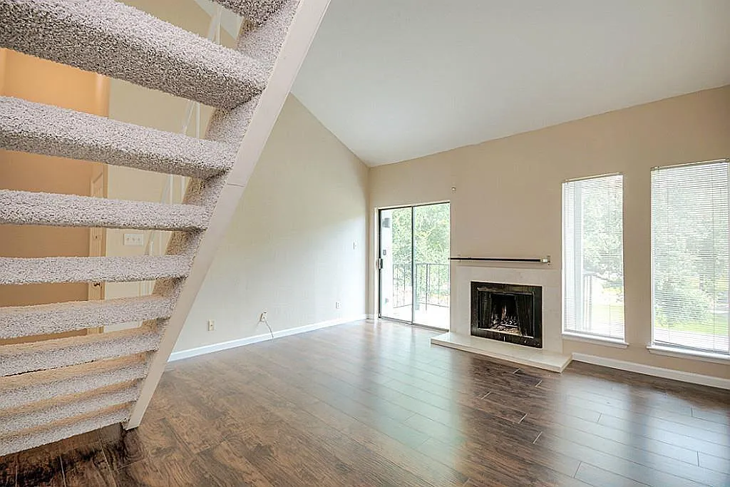 2 bed, 2.0 bath, 1068 sqft, $1,400 — Photo 4
