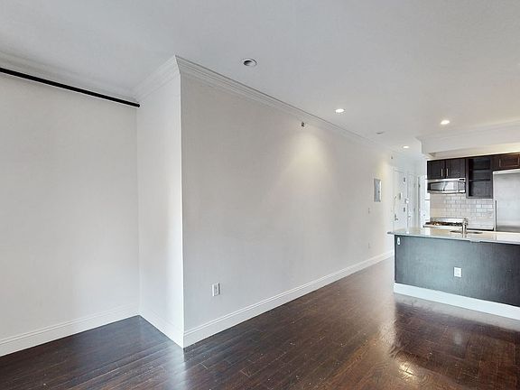 5th image of 333 E 9th St APT 6