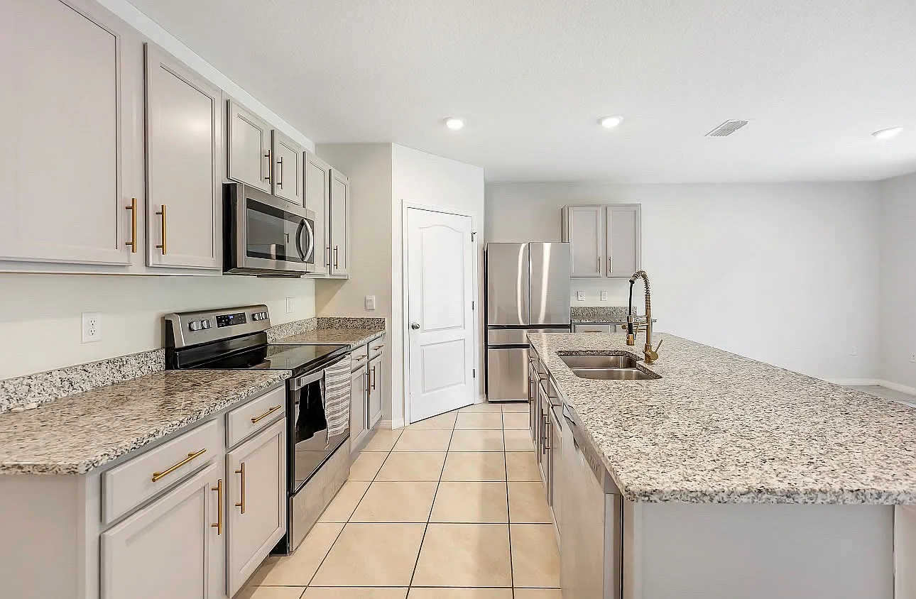 4 bed, 1830 sqft, $2,395 — Photo 3