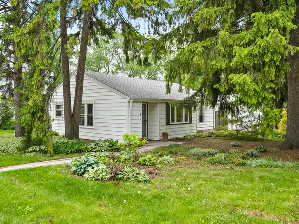 70 N Pershing Ave, Mundelein, IL 60060