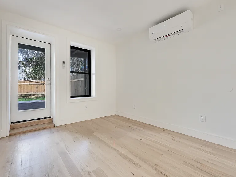 1107 Jefferson Ave #1 — Photo 9