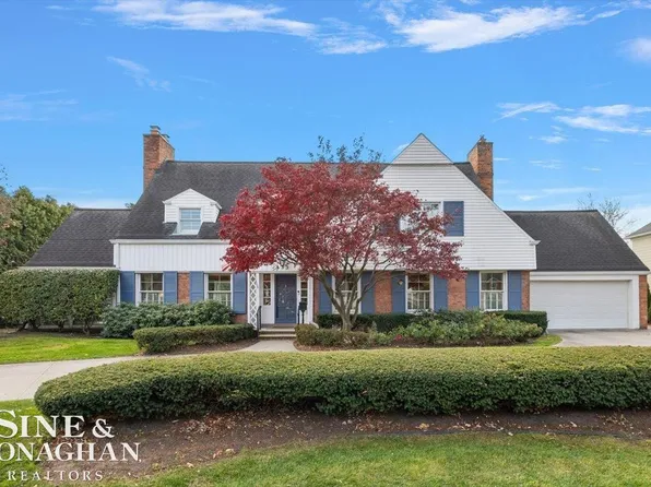 683 Lochmoor Blvd, Grosse Pointe Woods, MI 48236