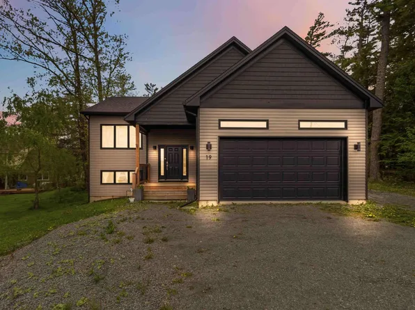 19 Pine Hill Dr, Elmsdale, NS B2S 1G8