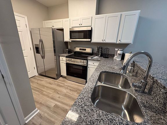 3rd image of 2305 Pine Ct S #F9621f50d