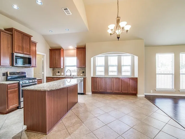 1410 Cedar Ridge Dr — Photo 8
