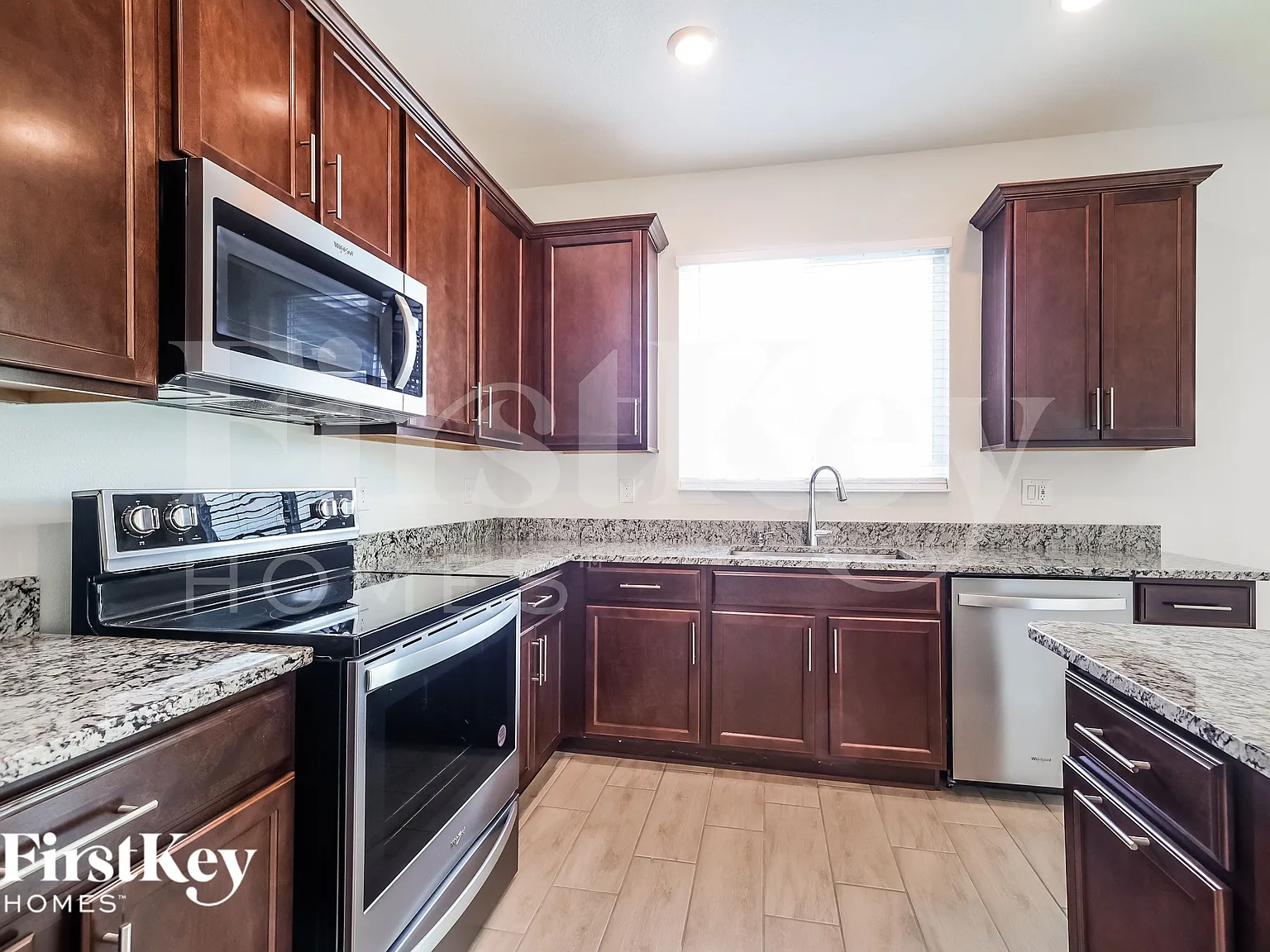 5 bed, 3.0 bath, 2566 sqft, $2,175 — Photo 4