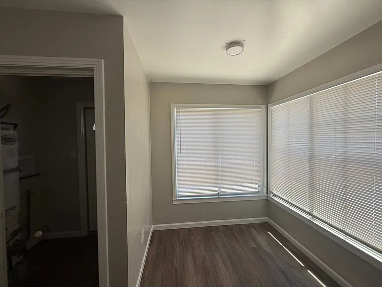 535 W Rose St — Photo 7