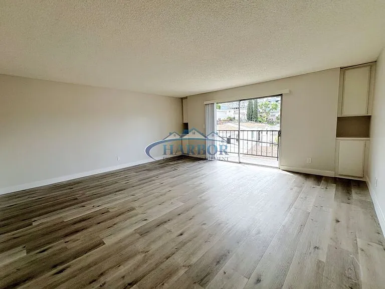2315 S Grand Ave #10 — Photo 3