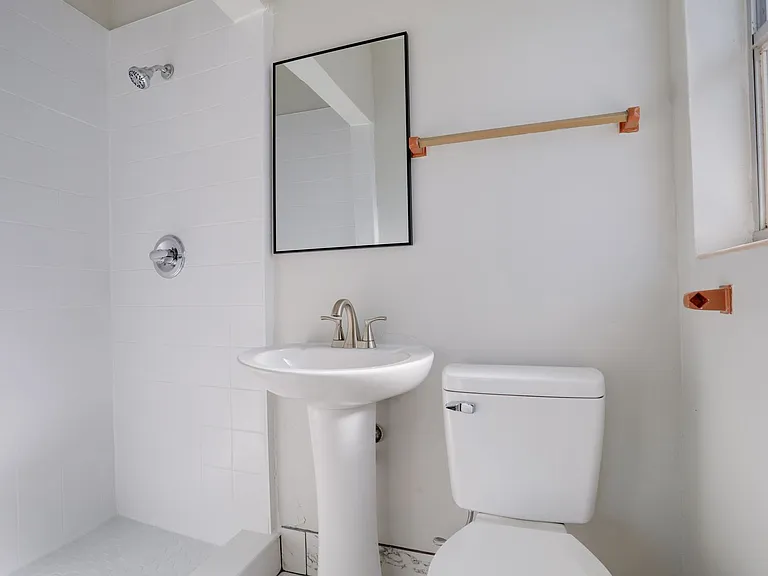 434 E Esther St — Photo 17
