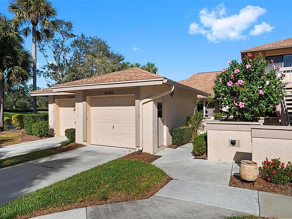 3rd image of 2050 Oakridge Cir #B-1