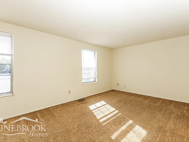 7673 Mount Hood Dr — Photo 8