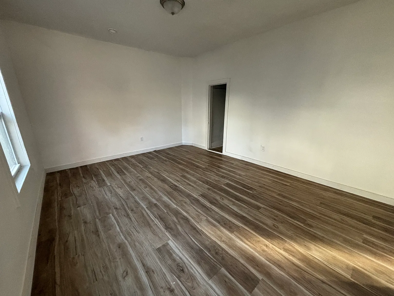 Studio, 300 sqft, $635 — Photo 3