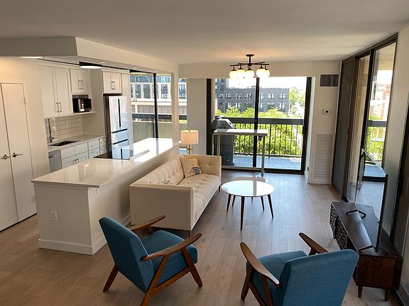 4th image of 400 Madison St APT 403