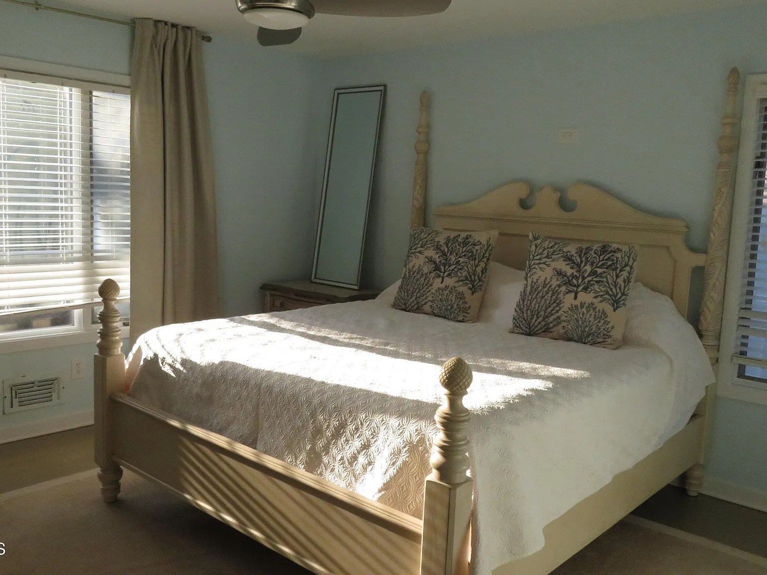 6 bed, 4000 sqft, $12,000 — Photo 3