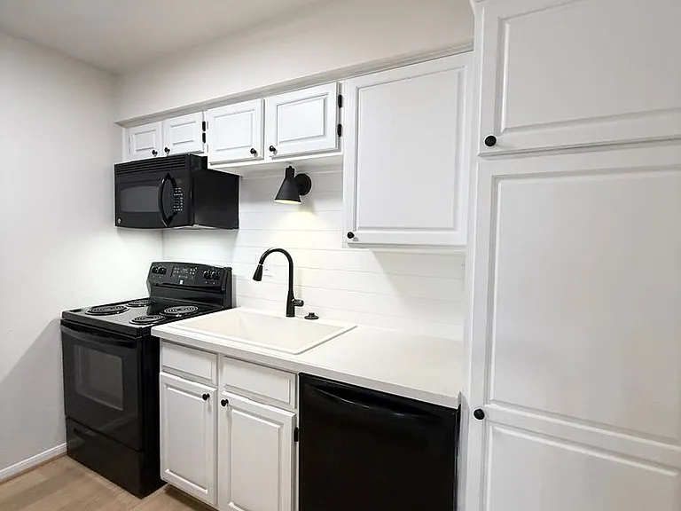 1860 White Oak Dr #376 — Photo 10