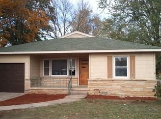 305 E 11th St, Claremore, OK 74017