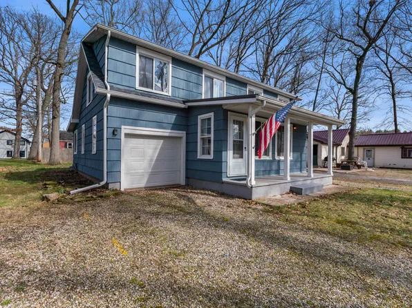 2394 Forrest Dr, Hillsdale, MI 49242