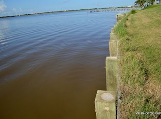 1452 Bayshore Dr, Palacios, TX 77465