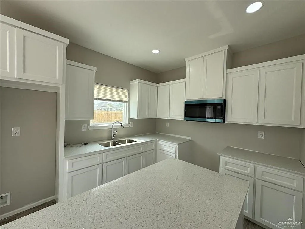 3 bed, 2.0 bath, 1115 sqft, $1,175 — Photo 3