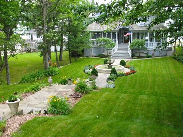 3065 W Oak St, Saint Ignace, MI 49781