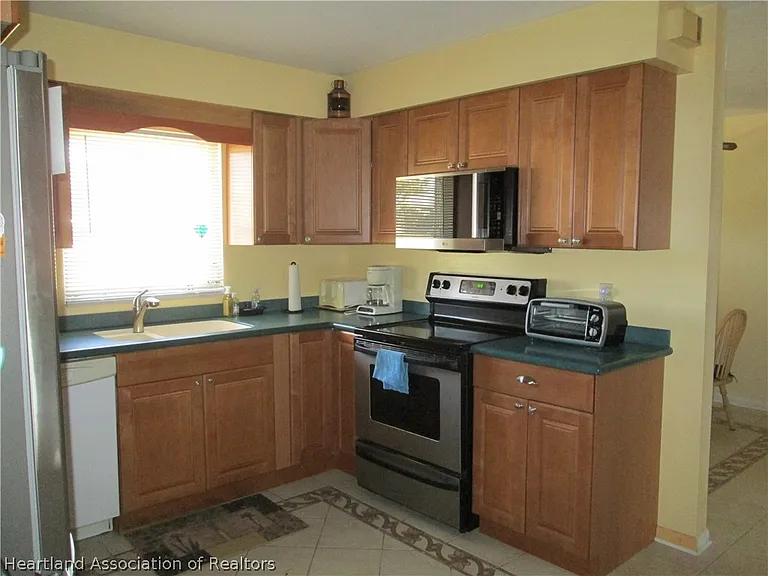 38 Lake Henry Dr — Photo 8