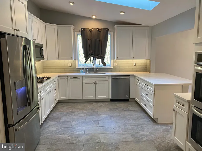 9917 Betteker Ln — Photo 14