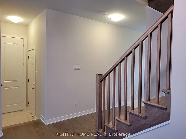 12 Focality Cres — Photo 5