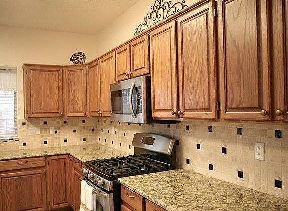 The colors of the tile back splash and granite counter tops blend together beautifully.