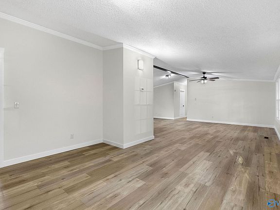 5th image of 200 Parkwood Ln