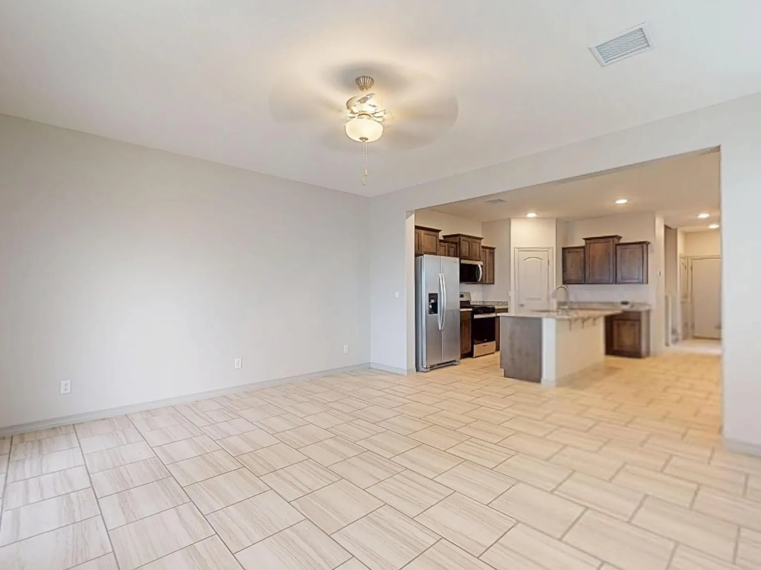 3 bed, 2.5 bath, 2004 sqft, $2,300 — Photo 4