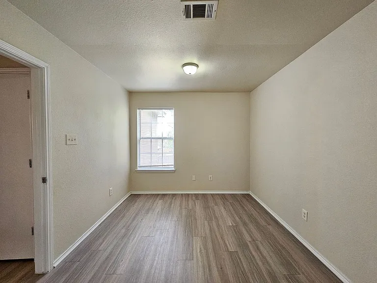 2201 Dennis St — Photo 17