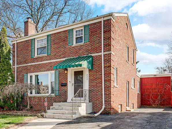 222 Beacon Pl, Munster, IN 46321