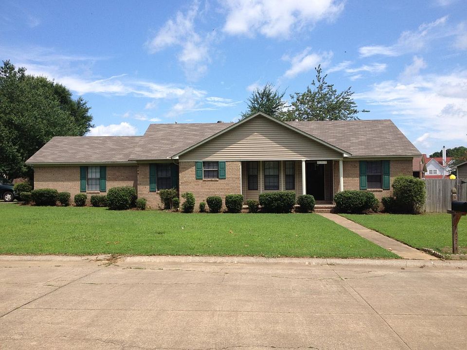 1st image of 2312 Charlestowne Dr