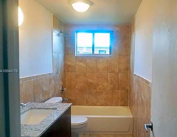 1st image of 13800 NE 6th Ave APT 6