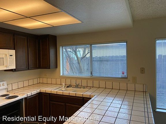 2nd image of 6724 Old Oak Ct