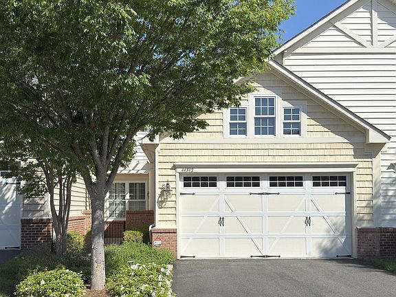 2nd image of 44342 Oakmont Manor Sq