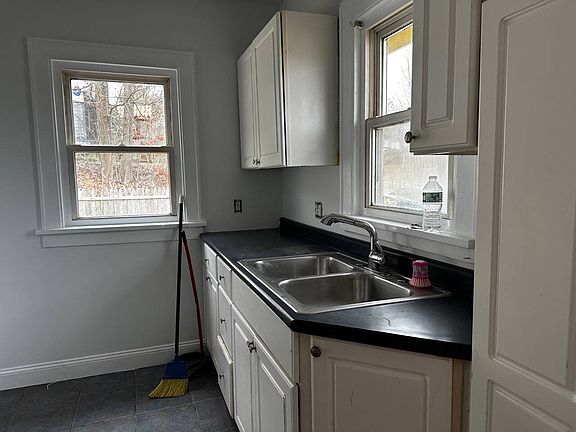 2nd image of 27 Howard Rd