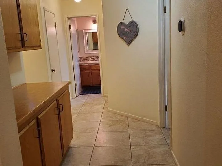 917 Sand Creek Dr — Photo 4