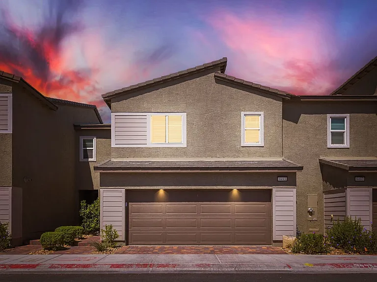 9493 Sky Pointe Dr — Photo 1