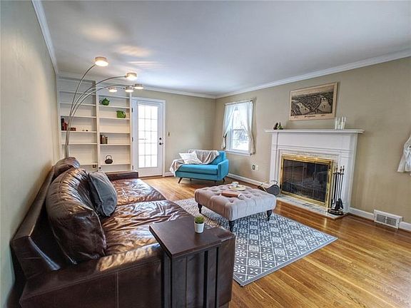 3rd image of 330 Inglewood Dr