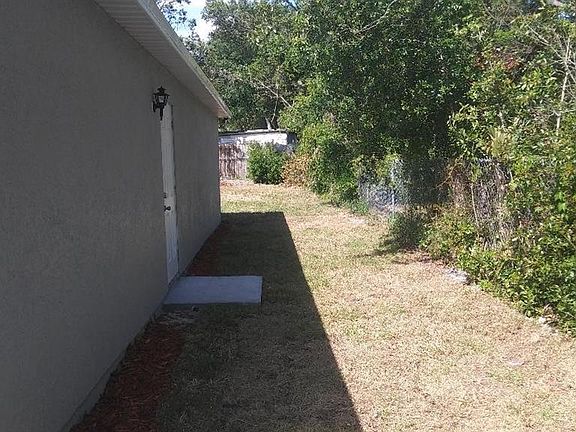 5th image of 2103 Emeralda Dr