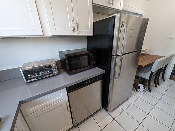 5th image of 328 N Louise St #14