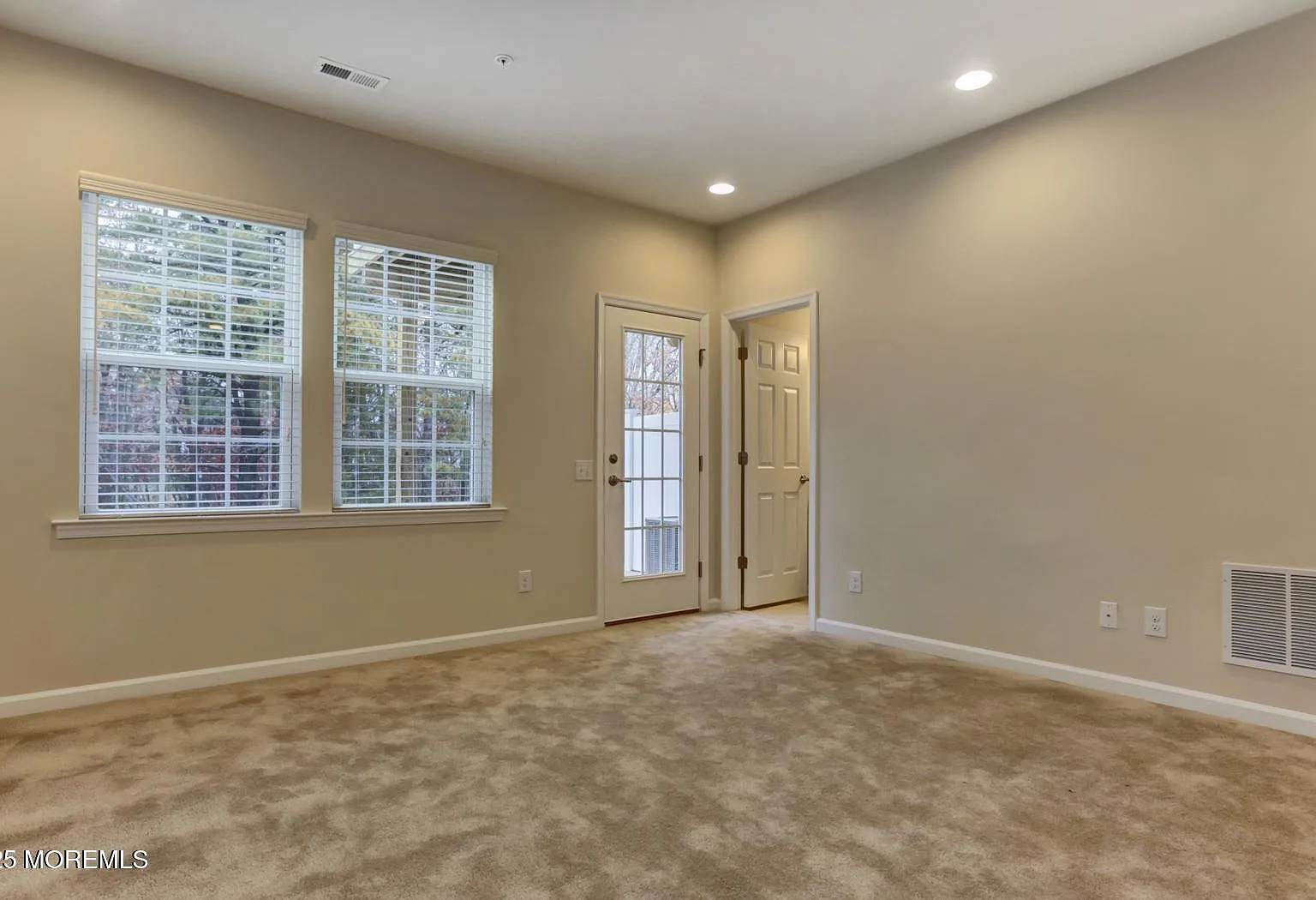 3 bed, 2070 sqft, $4,195 — Photo 3