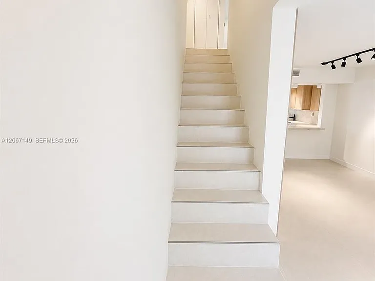 1220 Euclid Ave #2 — Photo 3
