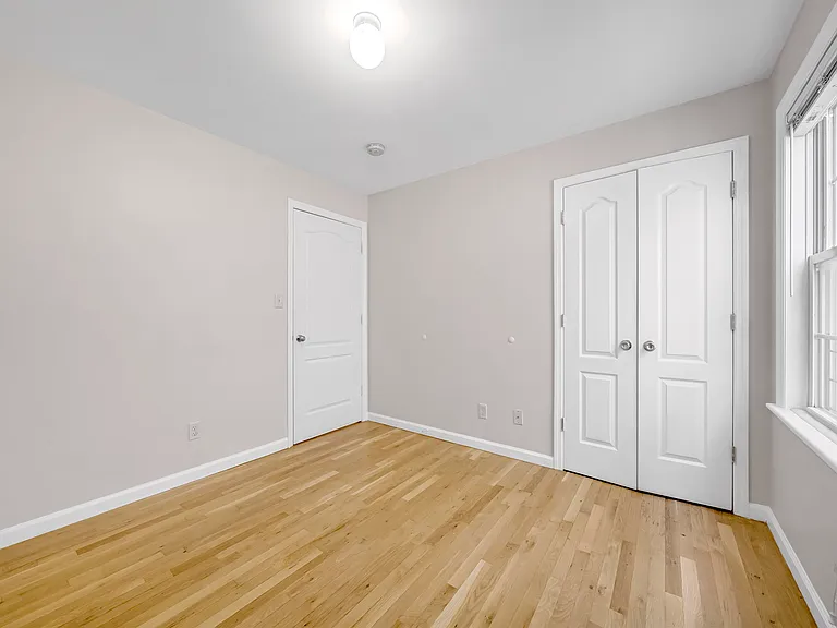 3 Montrose Ave #2 — Photo 9
