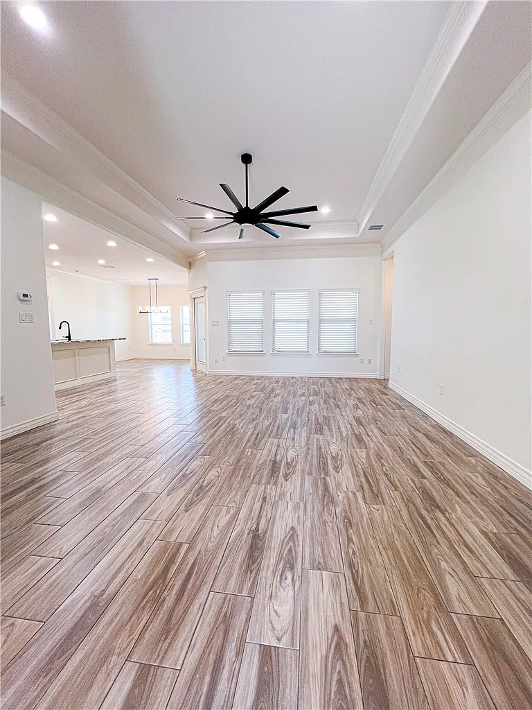 4 bed, 3.0 bath, 2333 sqft, $2,500 — Photo 3