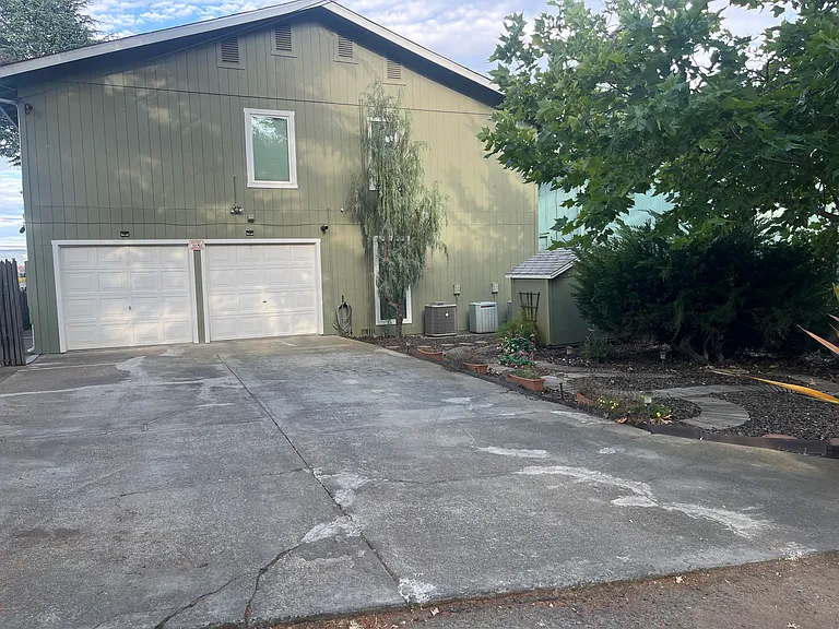 Two car parking outside.(garage not included)