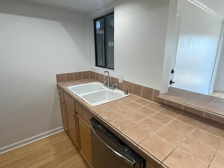 7307 Haskell Ave #4 — Photo 19