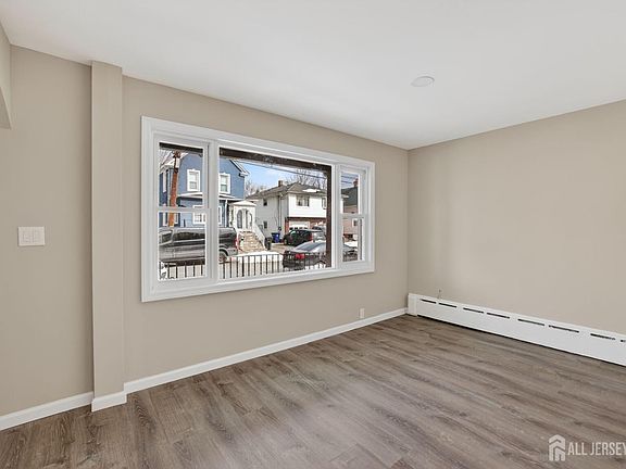 2nd image of 419 Inslee St